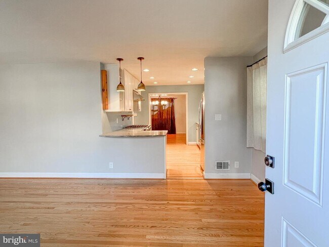 Building Photo - 4426 Strathmore Ave