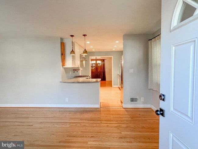 Foto del edificio - 4426 Strathmore Ave