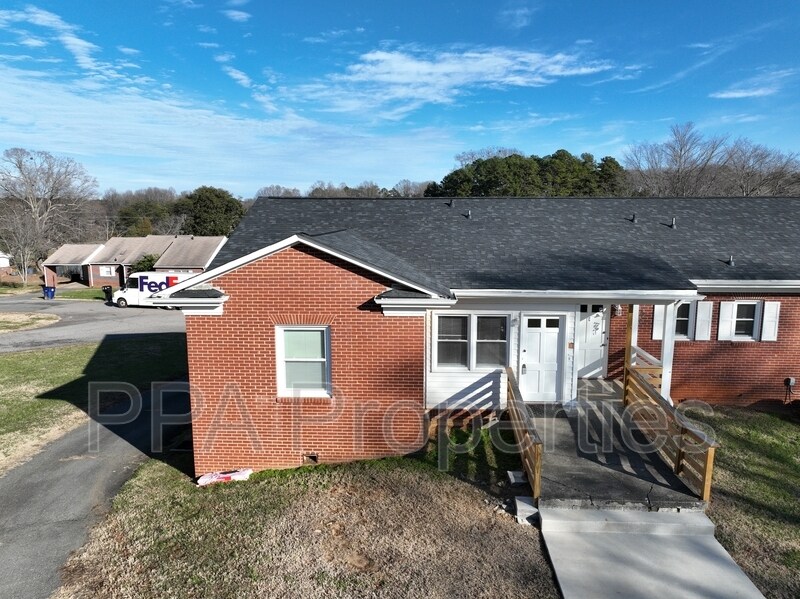 2882 Willow Cove Dr, WinstonSalem, NC 27107 Condo for Rent in