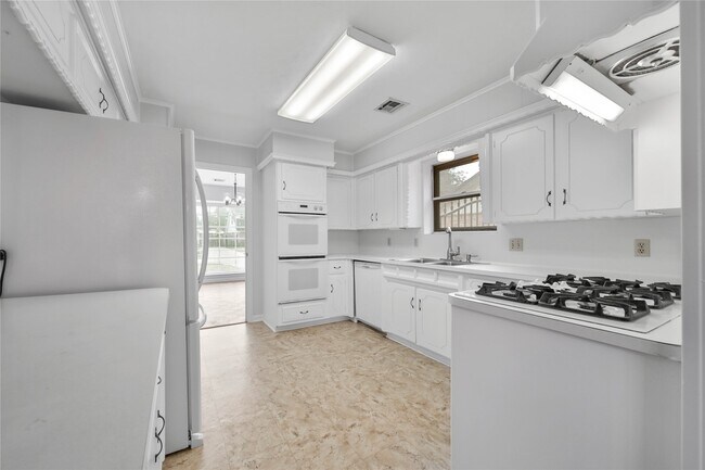 Building Photo - 1130 Thornton Rd