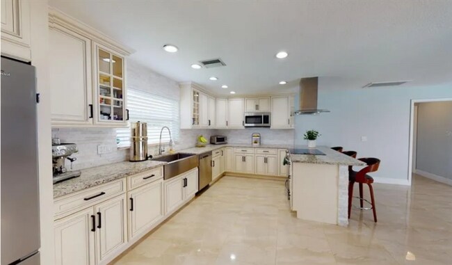 Building Photo - 2558 E Rosery Rd