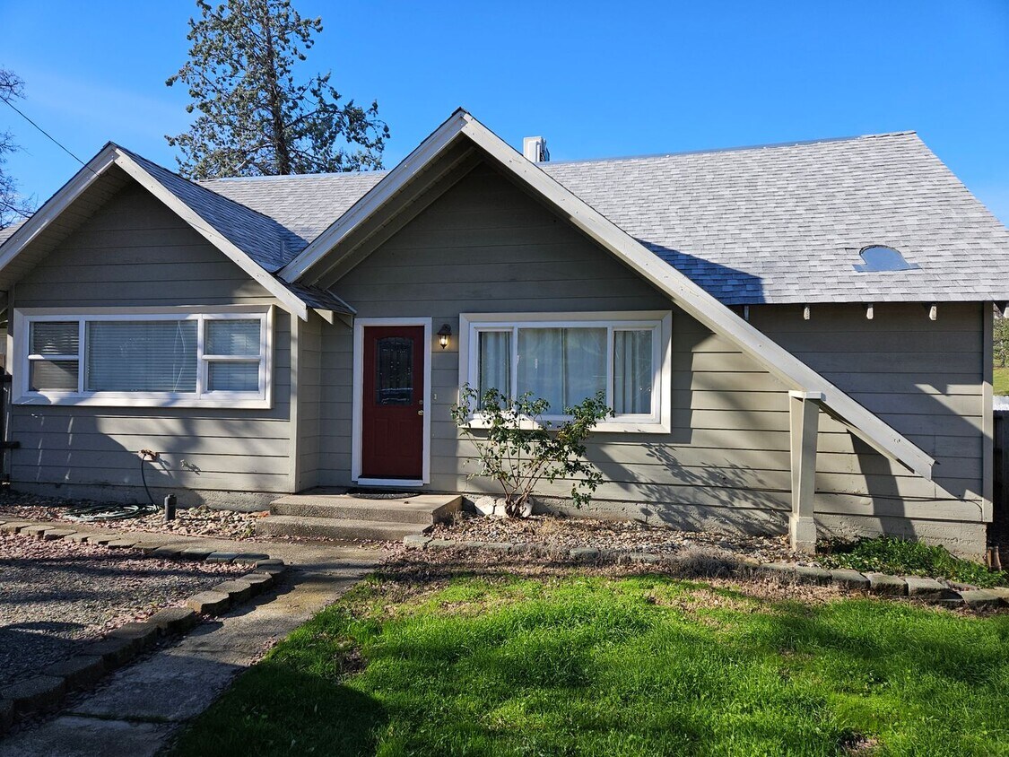 3920 Placer St, Redding, CA 96001 House Rental in Redding, CA