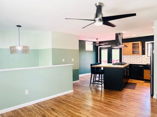 Foto del edificio - Gorgeous 4 bedroom, 2 bath Home with 2 car attached garage In NW Loveland, Colorado