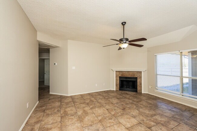 Building Photo - 1357 Meadow Creek Dr