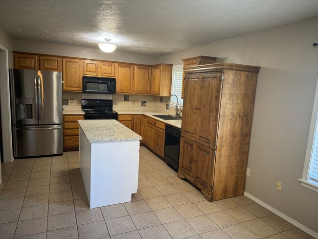 Foto del edificio - 3 Bedrooms! 2 Bath! Kickapoo Schools! $1695