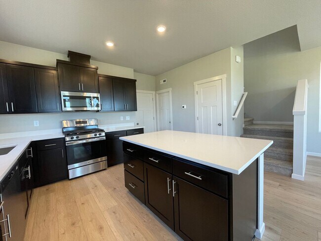 Building Photo - Brand New- Hillsboro 3 Bed 2.5 Bath - Reed...