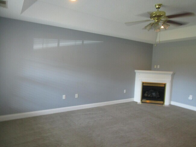 Foto del edificio - 601 Brushwood Dr