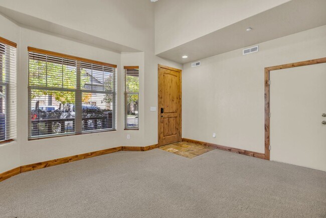 Building Photo - Foxpointe at Redstone
