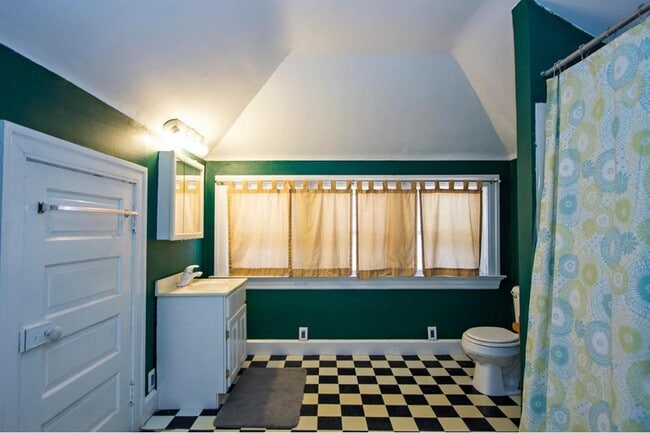 Foto del edificio - 641 Riddle Rd