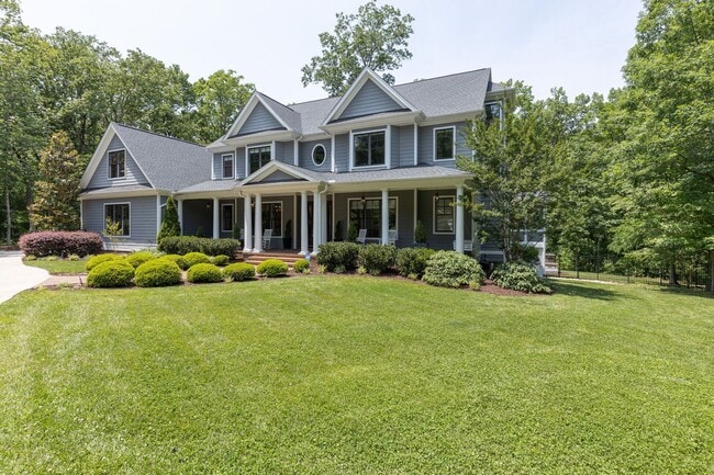 Photo - Impressive and Stunning! House