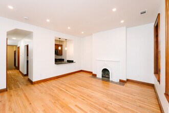 Building Photo - 104 E North Ave