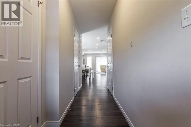 Building Photo - 26 Meadowridge St