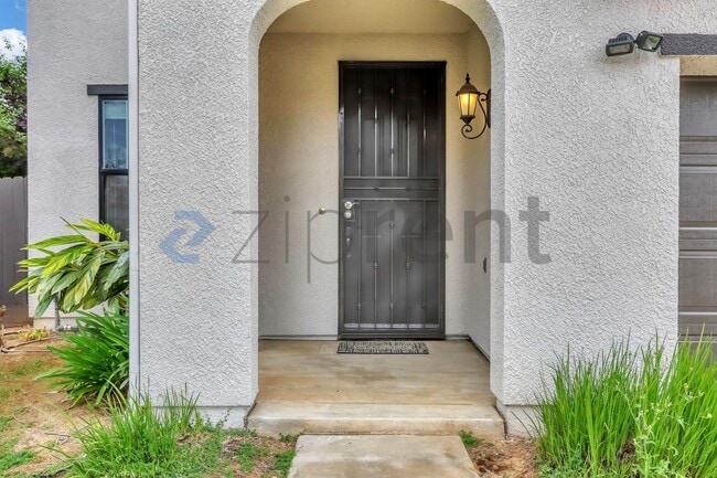 Building Photo - 10586 N Whitney Ave