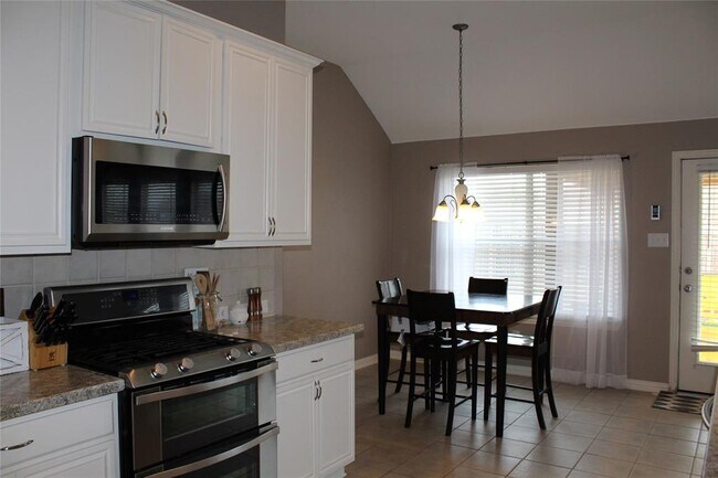Building Photo - 13360 Austin Stone Dr