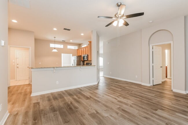 Building Photo - 10217 Dovehill Ln