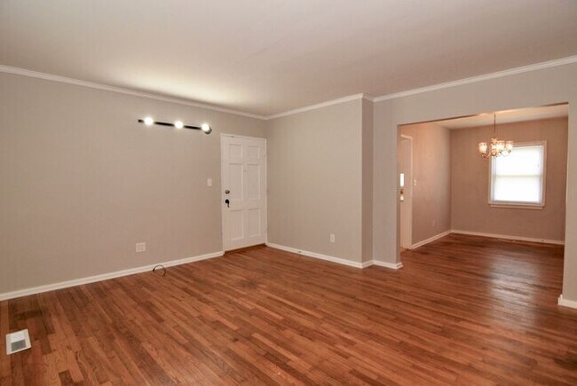 Building Photo - 2 Bedroom Condo at Country Club Hills