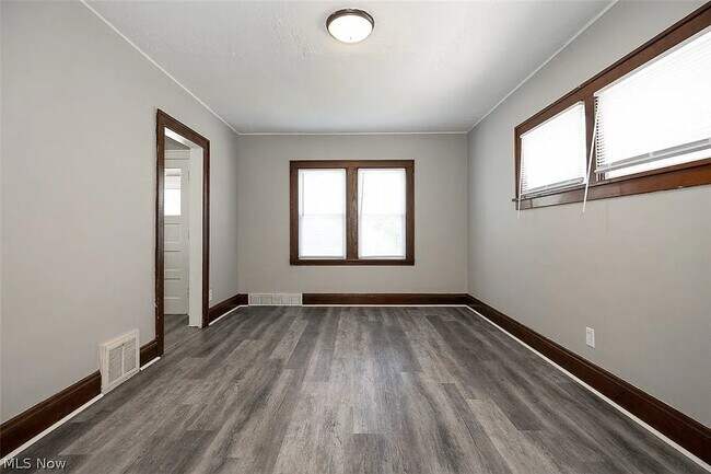 Foto del edificio - 10203 Greenview Ave