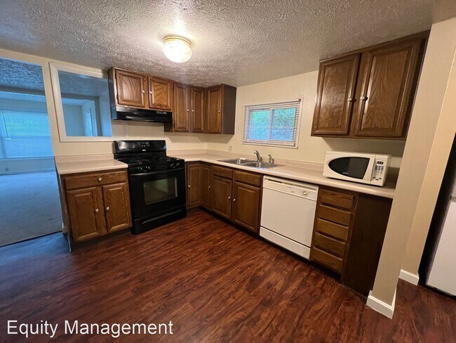 Building Photo - 2 br, 1 bath House - 115 E. Montrose