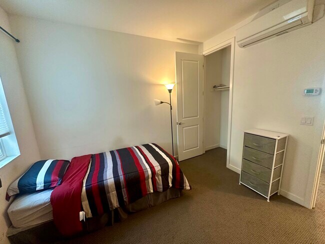 Foto del edificio - 5801 Sterling St