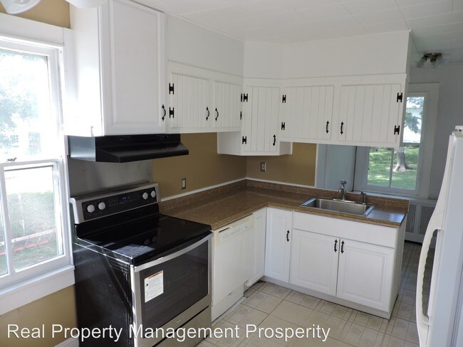 Building Photo - 3 br, 1.5 bath House - 15 Old Locust Ave