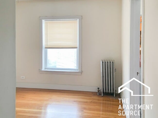 Photo - 1829 W Foster Ave Apartment