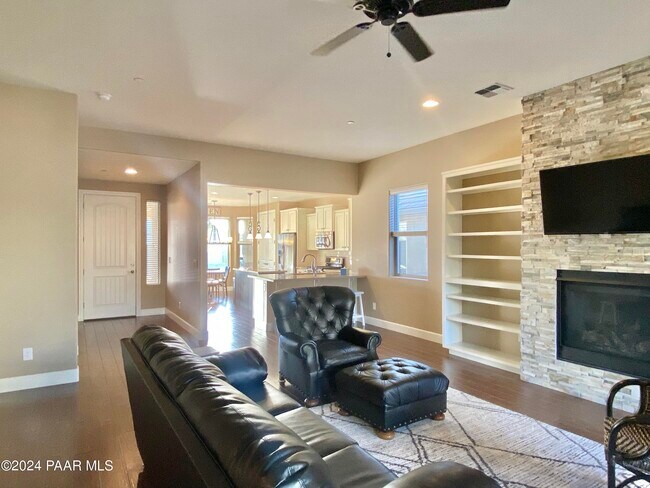Building Photo - 1553 Range View Cir
