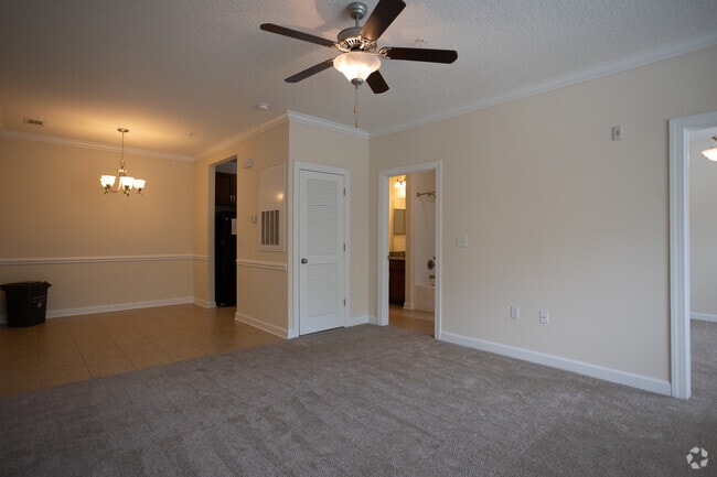 1HAB,1BA -841SF - Sala de estar - Seasons at Poplar Tent