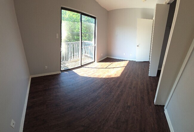 Building Photo - 406 Manuel Dr