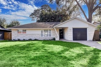Building Photo - 1111 Stonecrest Dr