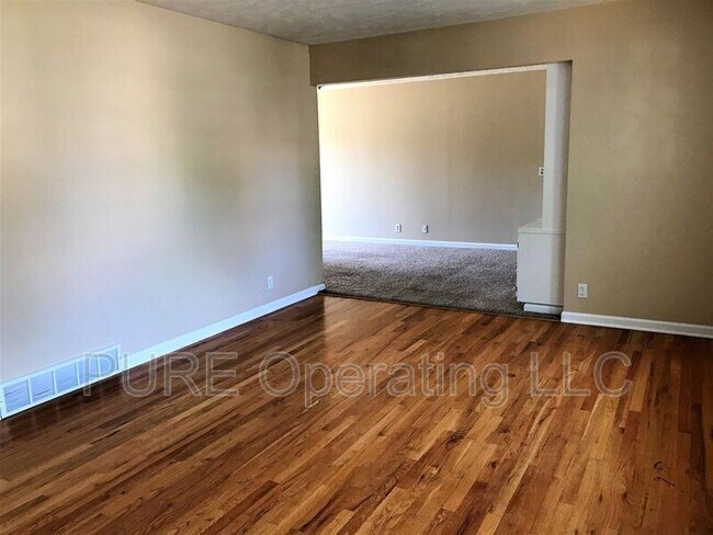 Building Photo - 3341 S 89th St