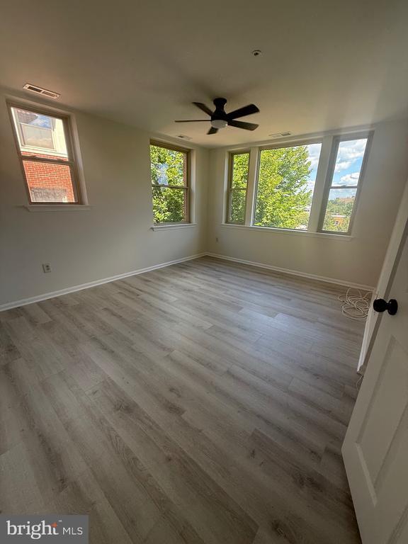 Building Photo - 1218 Perry St NE