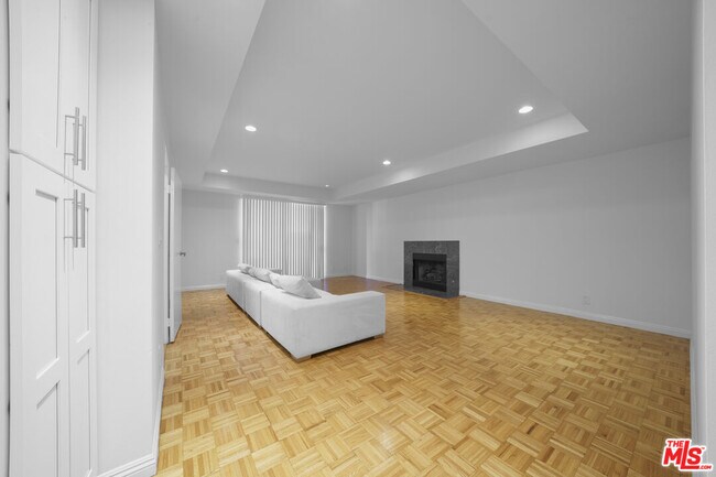 Building Photo - 1601 N Fuller Ave