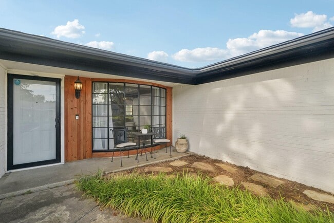 Foto del edificio - 8432 Glenann Dr