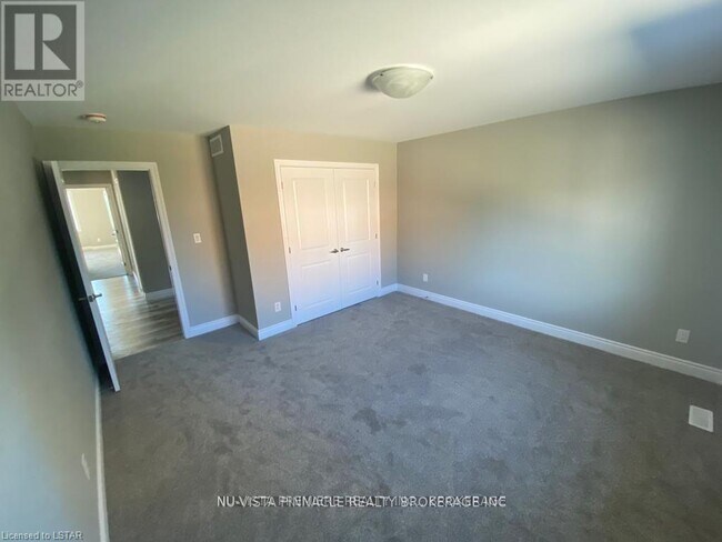 Photo du bâtiment - 141 Churchill Pk Rd