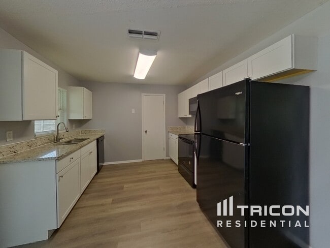 Building Photo - 152 Mante Dr