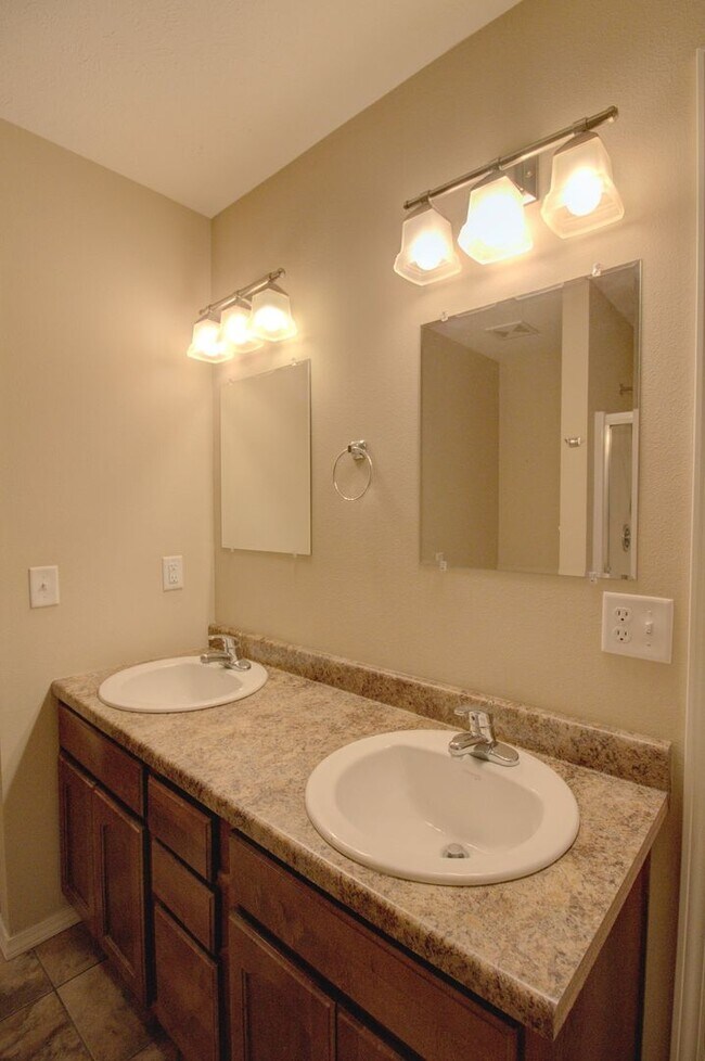 Foto del edificio - 3747 Bear Creek Ave
