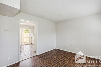 Building Photo - 1119 S Fern St