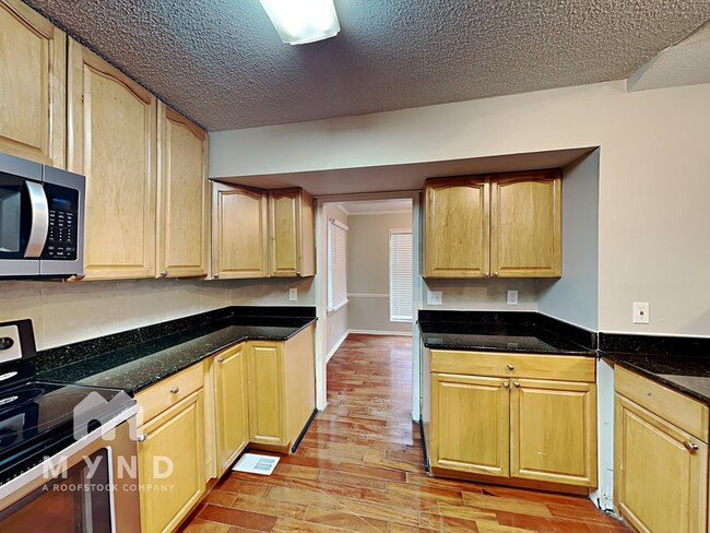 Foto del edificio - 13001 Lakeview Pkwy