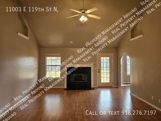 Building Photo - PRIME LOCATION!  AVAILABLE NOW!