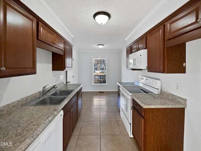 Building Photo - 1295 Arailia Dr