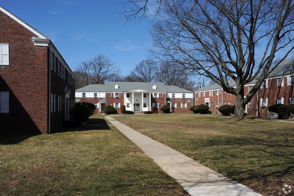 Primary Photo - Redfield Village