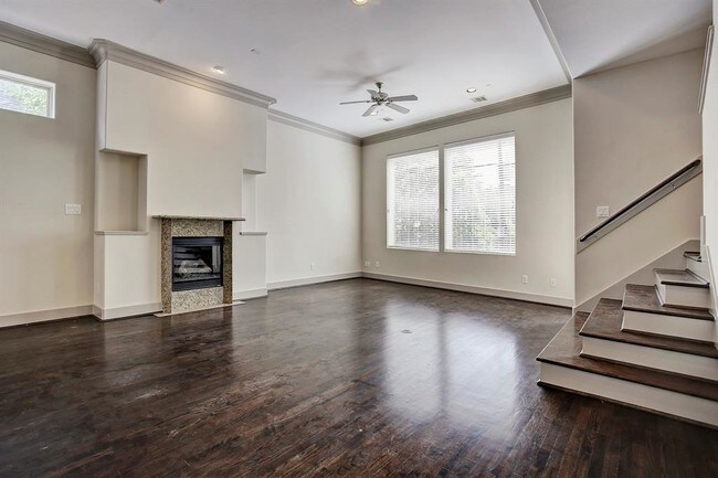 Foto del edificio - 6556 Schuler St