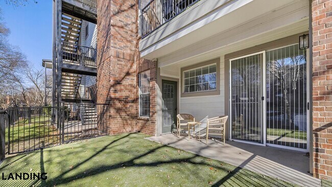 Foto del edificio - 9601 N Custer Rd