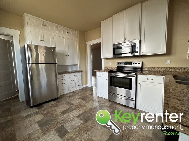 Building Photo - Delightful 3Bed/1.5Bath Craftsman Home