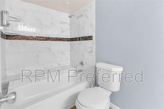 Foto del edificio - 2824 S Bartell Dr