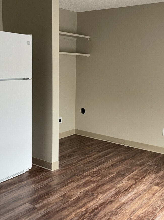 Foto del edificio - 5937 Eisenhower Ct