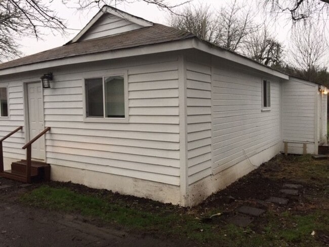Building Photo - STATUS: AVAILABLE | R258A | $1095