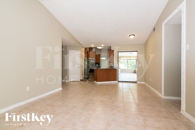 Foto del edificio - 17365 Holmes Ave