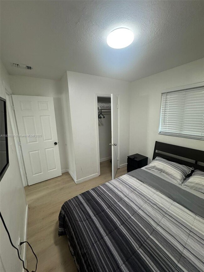 Foto del edificio - 891 NW 33rd Terrace