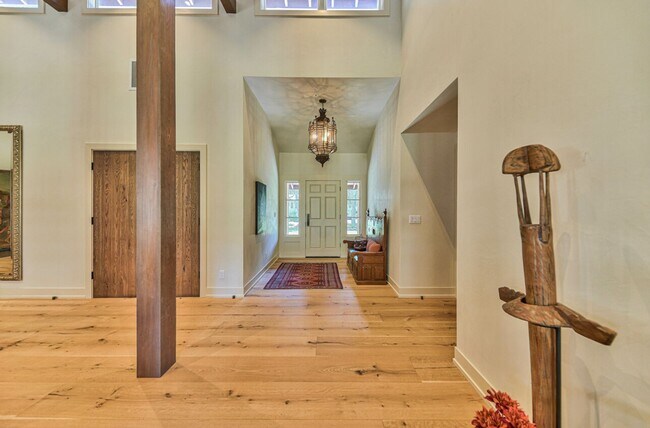 Foto del edificio - Luxury Living in Corral de Tierra!